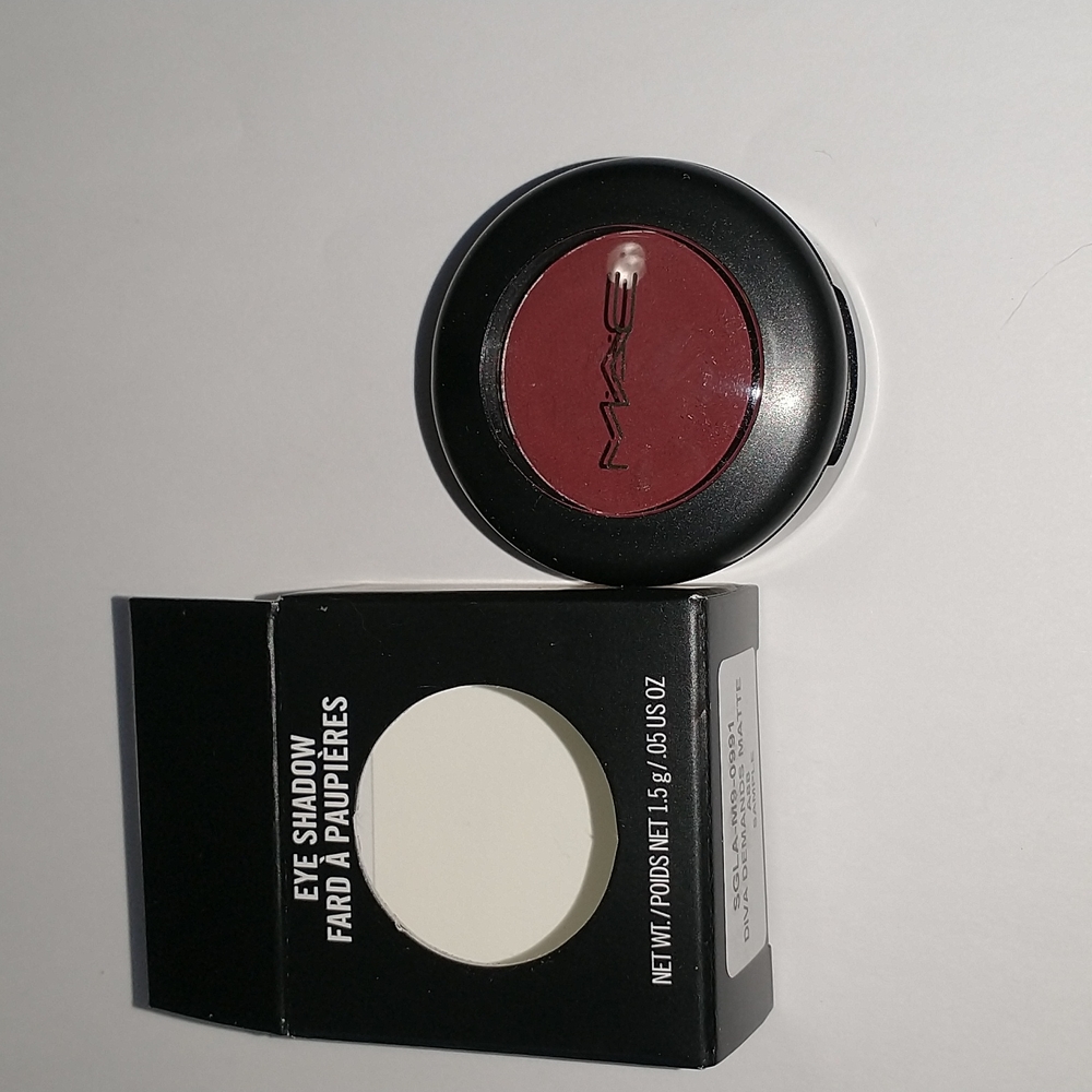 Eye Shadow - Picture 2 of 4